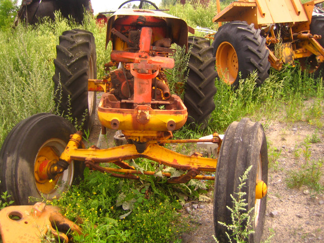 CASE TRACTOR 500 B FOR PARTS in Arts & Collectibles in Ottawa - Image 2