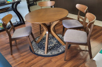 Round Table 36” inches – set with 4 chairs