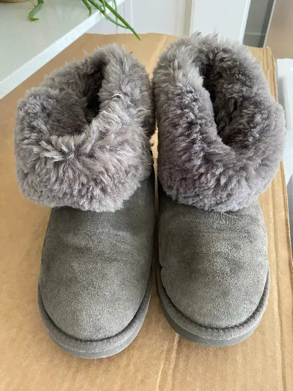 Ugg Boots in Women's - Shoes in Mississauga / Peel Region - Image 2