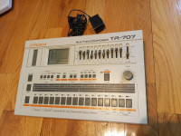 Roland TR-707 Drum Machine en parfaite condition de marche!