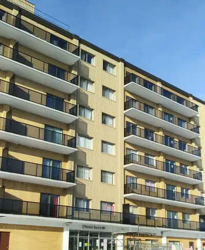 Spacious Upper Floor Apt w Balcony – Secure Building w Elevator