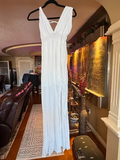Guess ladies white maxi dress in large, View more
