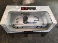 1:18 Diecast UT Models 1997 Porsche 911 GT1 Street Car Silver