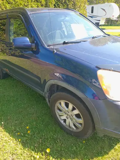 Honda crv 2005 awd manuel 215 km fonctionne très bien alternateur et pompe à eau neuf freins arrière...