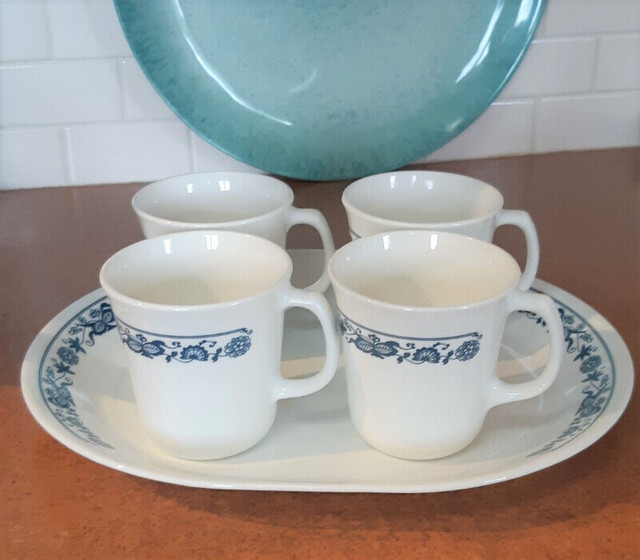Vintage Corelle/Corning Blue Onion platter + 4 coffee mugs in Kitchen & Dining Wares in Kamloops - Image 3