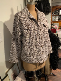 Tan Jay leopard jean jacket style