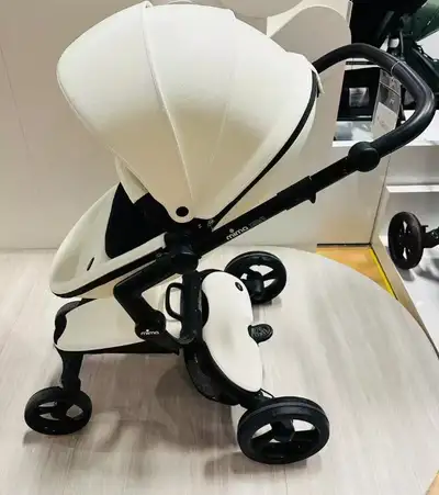 Mima Xari Stroller - Black/White (Floormodel/ PICK UP ONLY)