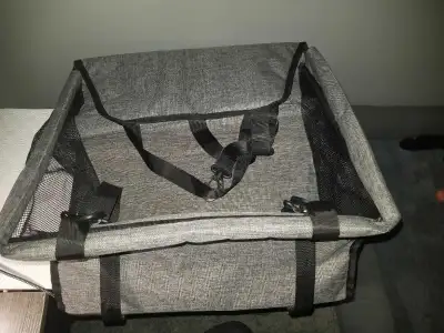 Keep your furry friend safe and comfy on car rides with this gray pet booster seat! It's designed wi...