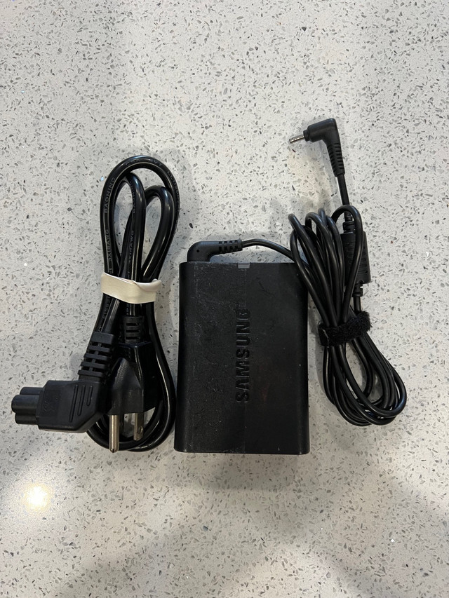 Samsung AC Adapter Charger AD-4019SL 19V 2.1A 40W 3.0*1.1mm dans Accessoires pour portables  à Ville de Montréal