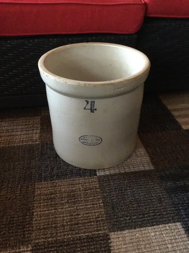Vintage #4 Medalta Crock 63436970527107122