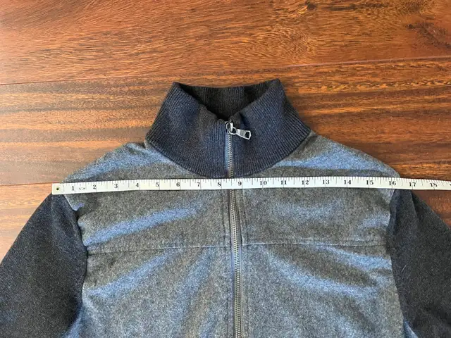Banana Republic men’s medium zip sweater, wool blend, grey in Men's in Oshawa / Durham Region - Image 7