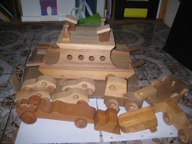 ASSORTMENT VINTAGE TOYS /games /collector items? in Toys & Games in City of Toronto - Image 2