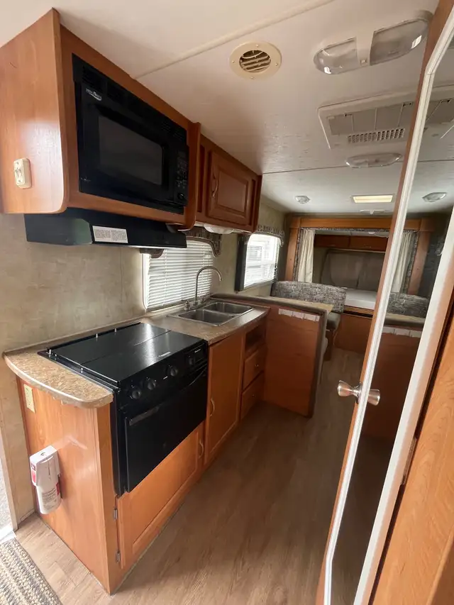 2008 Kodiak Scamper Trailer in Travel Trailers & Campers in Kingston - Image 6