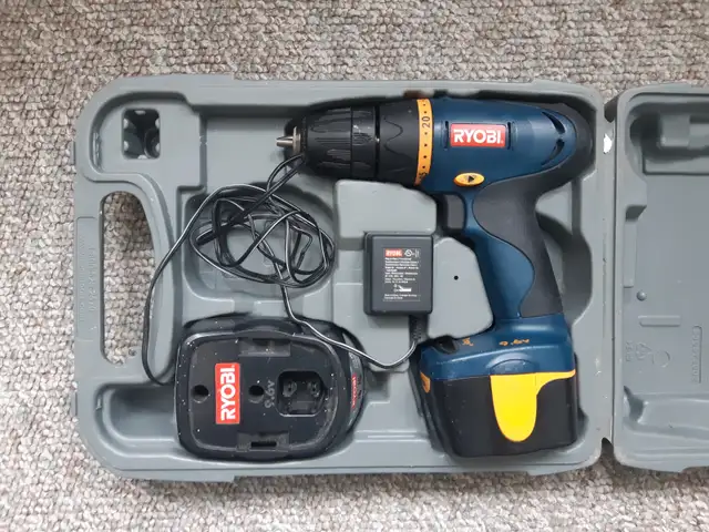 Ryobi 9.6V Cordless Drill - Weak Battery in Power Tools in City of Toronto - Image 2