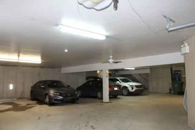 4 1/2  1er plancher  toit cathédrale - garage chauffé disp.mai