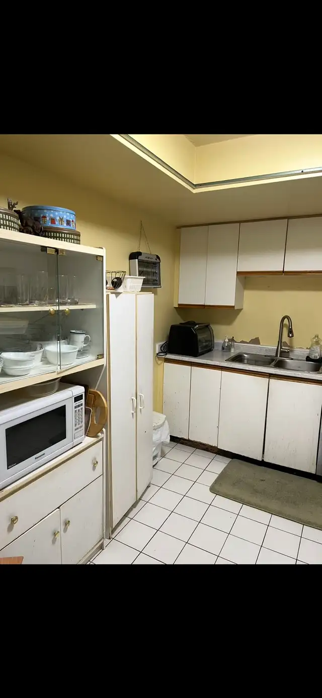 Room Rental Furnished  $600 for females Near Square One in Room Rentals & Roommates in Mississauga / Peel Region - Image 9