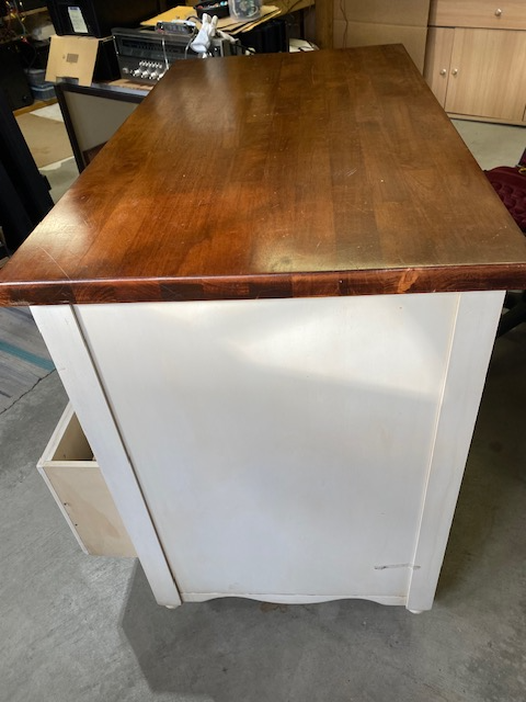 Vintage solid wood cabinet table with 4 drawers and 2 shelves in Bookcases & Shelving Units in Markham / York Region - Image 6