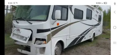 Selling a 2009 ford f550 class A motor home. Has one slide. V10 gas engine. 67000 klms. Damage in ri...