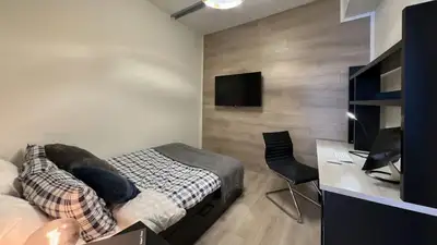 Beautiful luxury modern student apartment in a safe neighbourhood steps away from University of Wate...