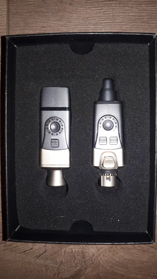 Xvive  U3  Wireless Microphone in Pro Audio & Recording Equipment in Hamilton - Image 2