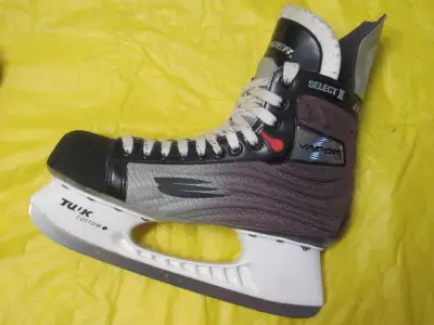 $50 BAUER Men's Skates Size 9,5-10 (inner length 28cm/11''). Used in very good condition like new. M...