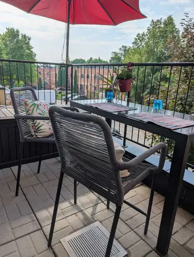 $25 for each aluminum bar stool chair. Really light and rustproof. They are in excellent condition,...