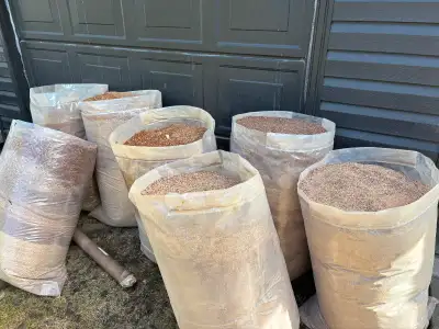 Free wood shavings/hardwood sawdust, View more