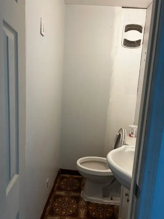 ROOM RENT IN MODLAND AND EGLINGTON in Room Rentals & Roommates in City of Toronto - Image 4