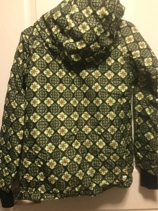 Winter coat size 14 (kids) in Kids & Youth in Dartmouth - Image 6