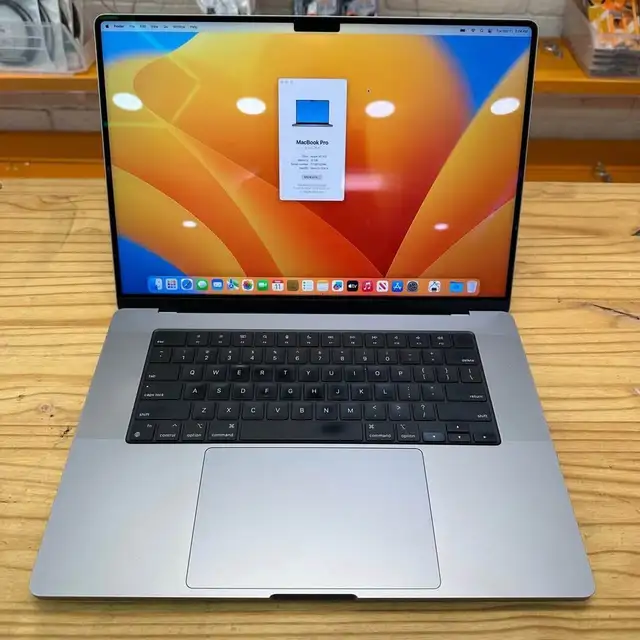 MacBook Pro A2485 M1 pro/16G Ram/6 months warranty 2021 year in Laptops in Mississauga / Peel Region - Image 2