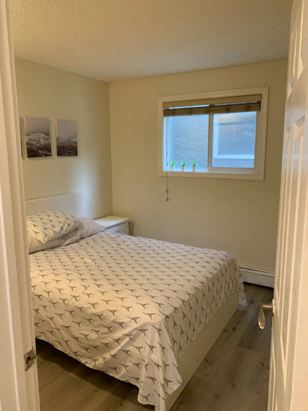 Home Ideal for Professionals and Students!+Utilities and wifi in Room Rentals & Roommates in Calgary