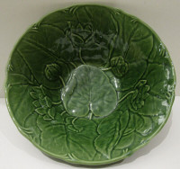 NEW, CERAMIC WATERLILY SERVING BOWL, MADE IN PORTUGAL