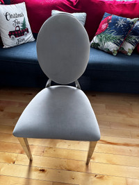 Chaise élégante robuste avec structure de métal