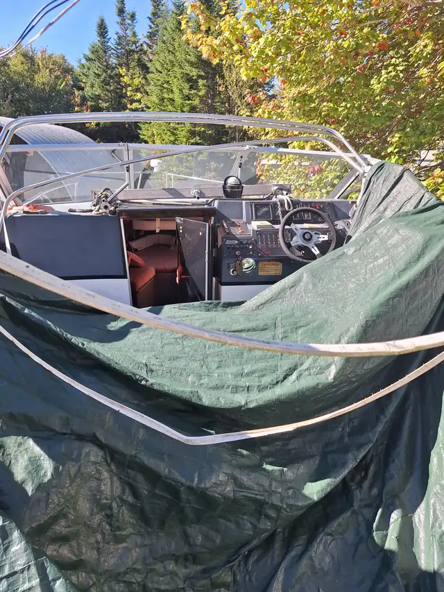 Old Bay liner boat in Powerboats & Motorboats in Cole Harbour - Image 4