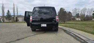 I am looking to sell my 2017 Ford Flex the vehicle comes with 2 sets of rims it has new brakes front...