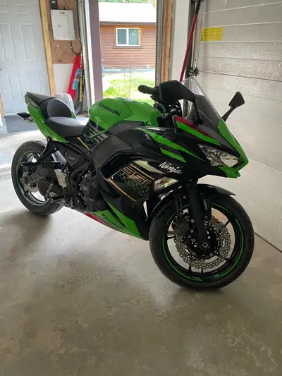 Minty. Never been dumped. No accidents. Yoshimura Exhaust. New Brake and Clutch Levers. Phone Holste...