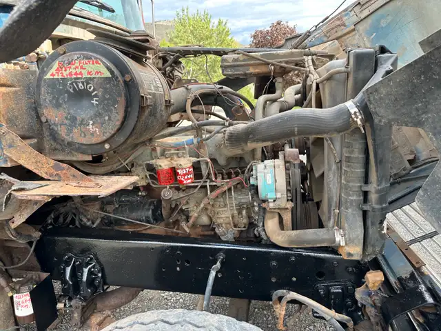1990 Ford L8000 Dump Gravel Truck, Rock Box in Heavy Trucks in Kamloops - Image 11