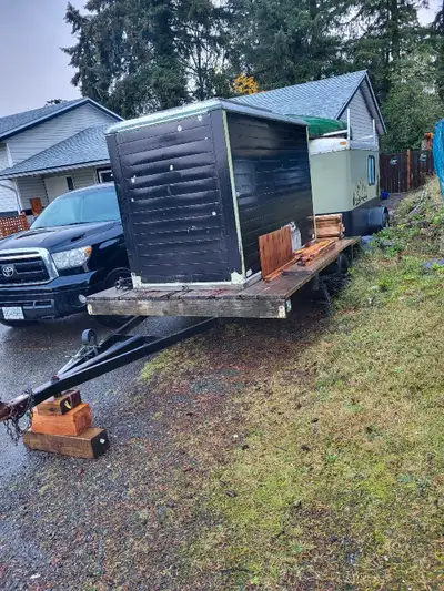 Flat deck trailer with papers