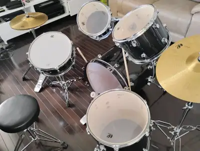 This drum kit was lightly used and is basically new. There are few scratches but other than that it...