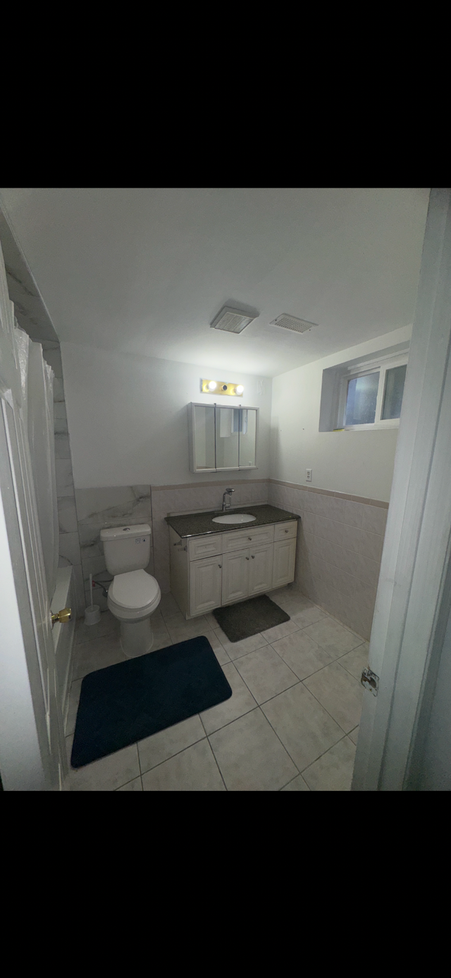 2 bedroom 2 floor basmnt apt Brampton avail immediately spacious