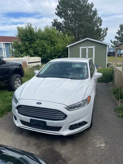 2013 Ford Fushion awd has 300k on the body 85k on the motor New power steering rack but needs to be...