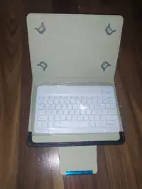 Ipad case with wireless bluetooth keyboard