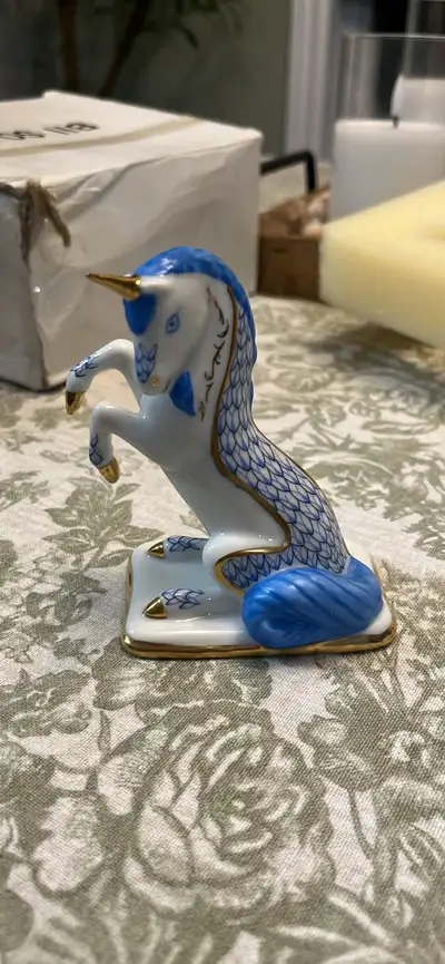 This Franklin Mint unicorn figurine is a beautiful collectible item. It is made of porcelain with bl...