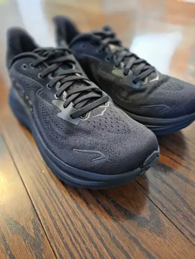 Women's Hoka Clifton 10's Size 8.5, View more