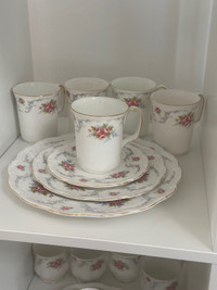 $75 each place setting Royal Albert TRANQUILITY vintage 1960s - 