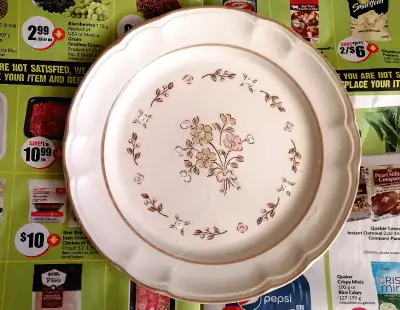 CORDELLA COLLECTION HAND DECORATED STONEWARE FLORENTINE PLATE, GOOD CONDITION, SIZE 8" DIAMETER, pic...