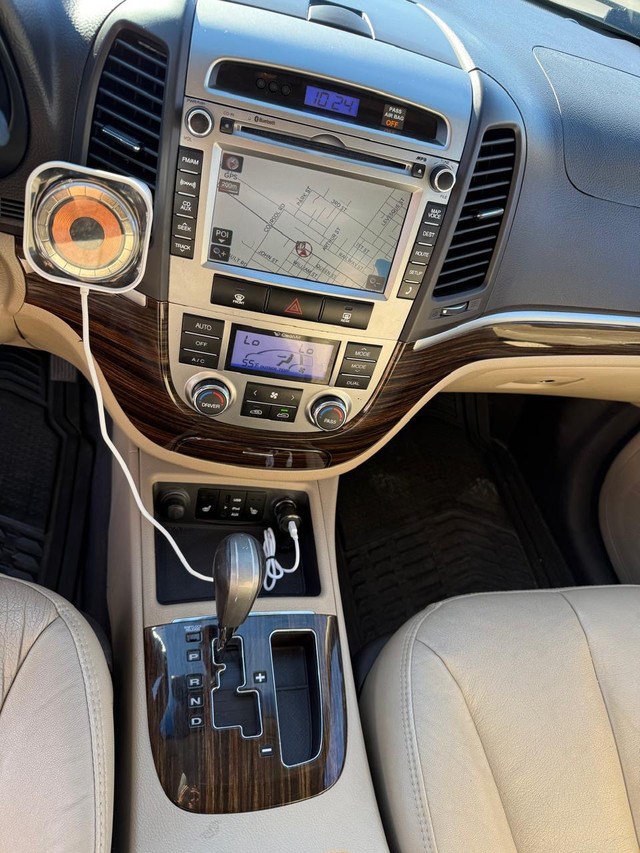 Hyundai Santa Fe in Cars & Trucks in North Bay - Image 3