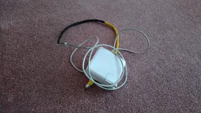 magsafe 2 charger Apple original charger cable peeled