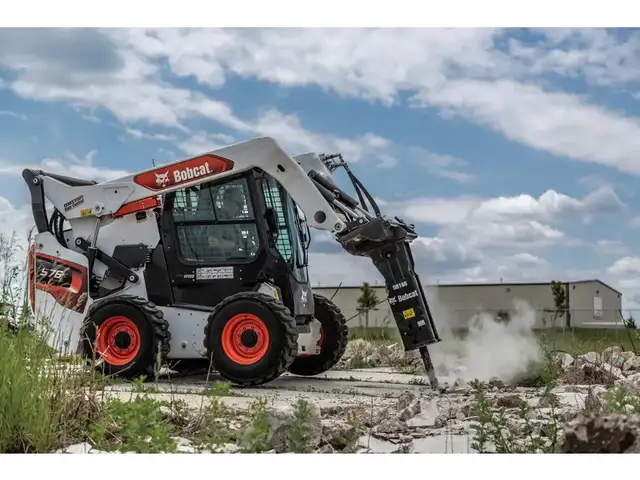 bobcat and operator 454687839466311682