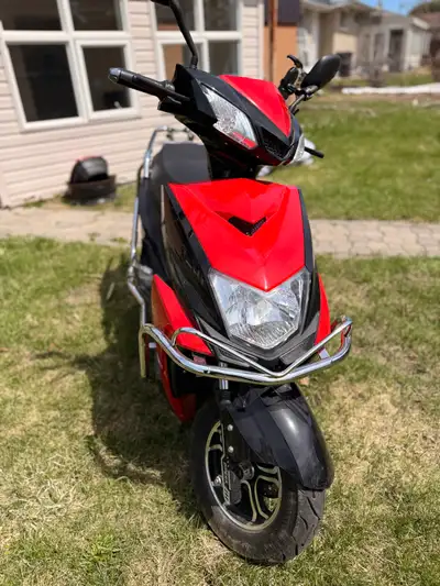 Price new : 2900$ bought last year I don't use it enough. In good shape Max speed : 65 km Rang full...